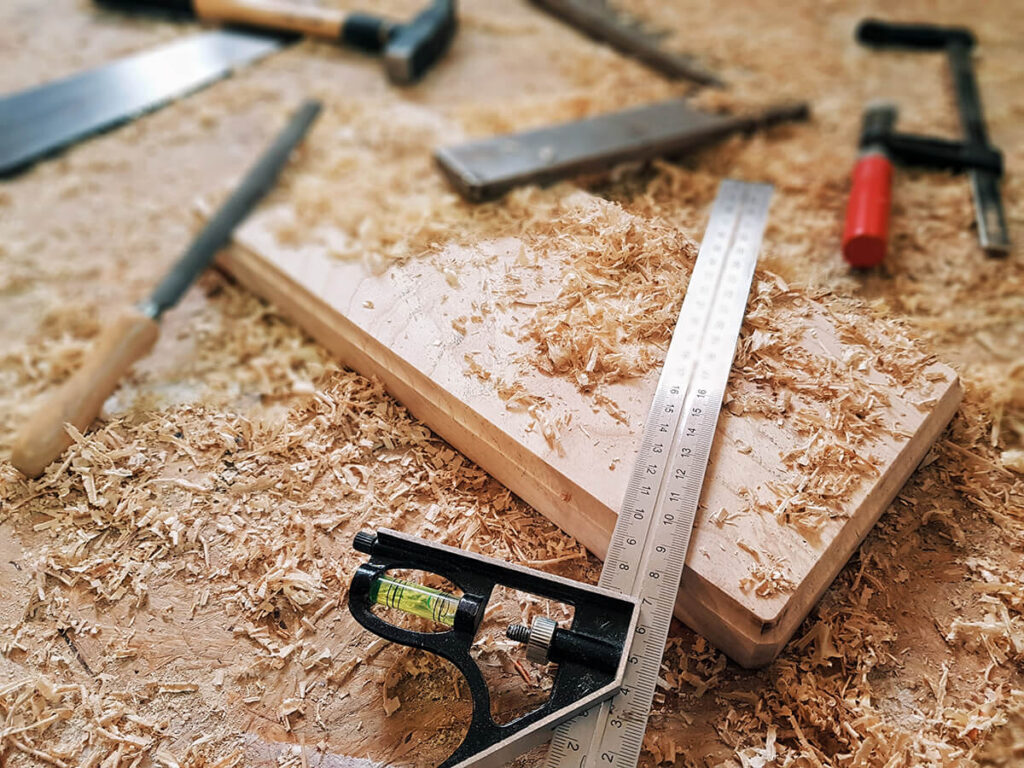 Corte y canteo de listones de madera de pino a medida Corte y canteo de listones de madera de pino a medida